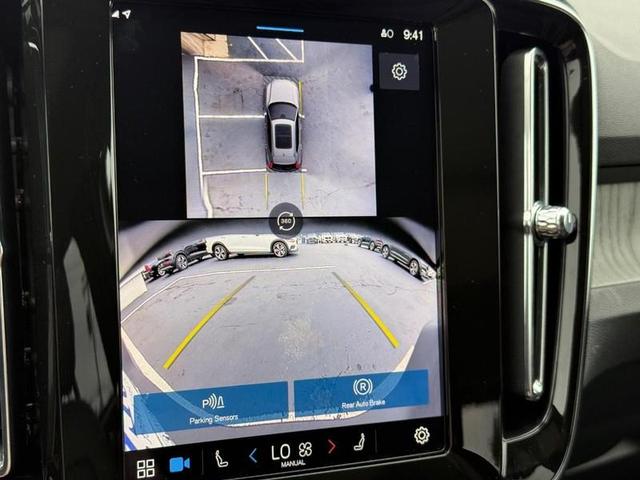 Photo of 2025 Metallic Volvo XC40