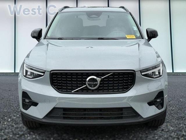 Photo of 2025 Metallic Volvo XC40