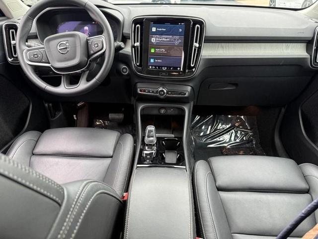 Photo of 2025 Metallic Volvo XC40