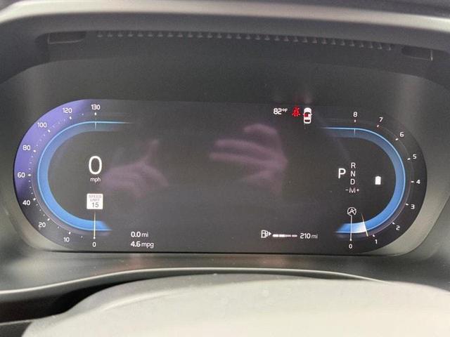 Photo of 2025 Metallic Volvo XC40