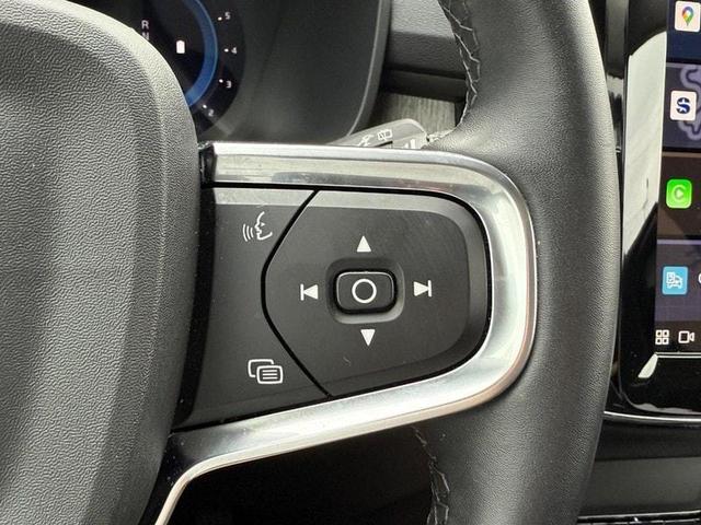 Photo of 2025 Metallic Volvo XC40