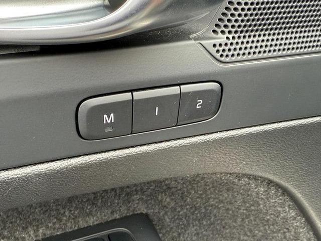 Photo of 2025 Metallic Volvo XC40