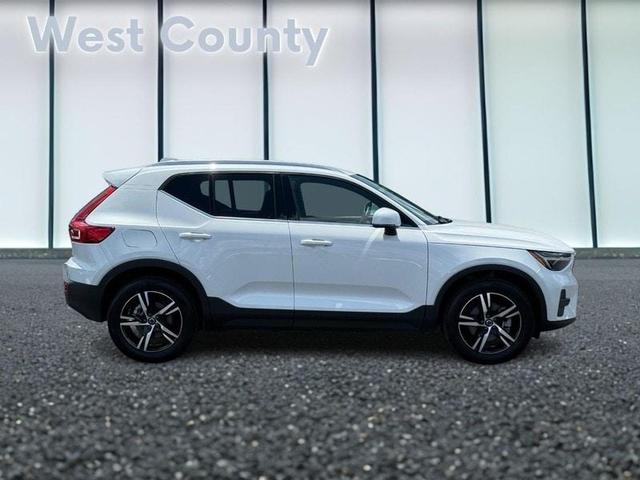 Photo of 2025 Crystal White Pearl Volvo XC40