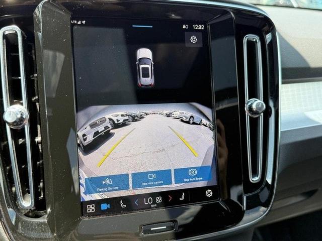 Photo of 2025 Crystal White Pearl Volvo XC40