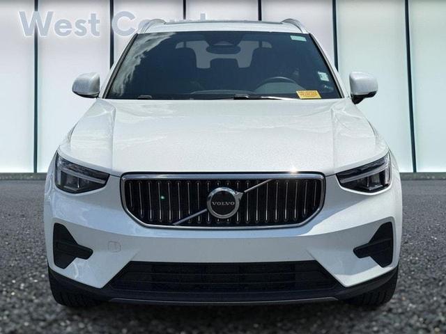 Photo of 2025 Crystal White Pearl Volvo XC40