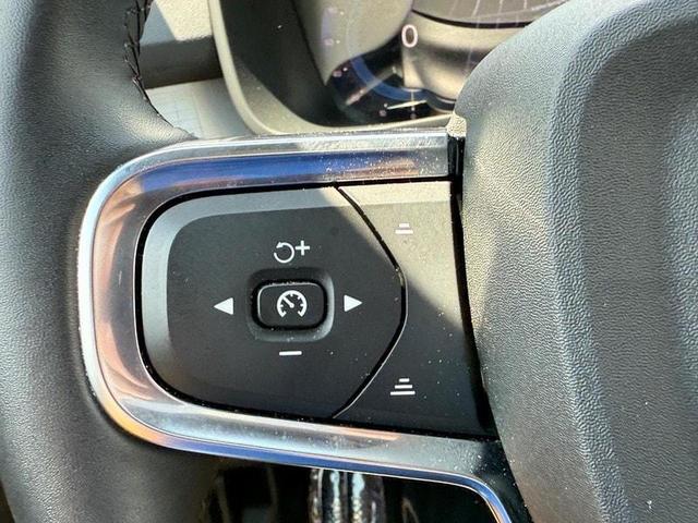 Photo of 2025 Crystal White Pearl Volvo XC40