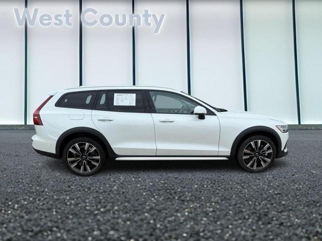 Photo of 2024 Crystal White Volvo V60 Cross Country