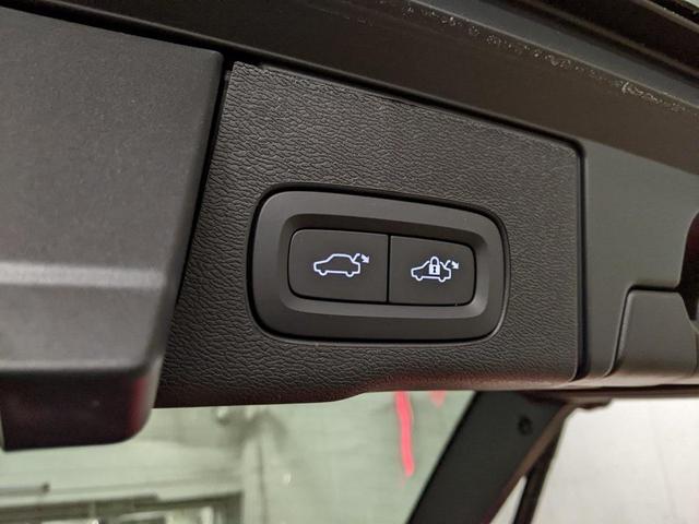 Photo of 2025 Onyx Black Volvo XC60 Plug-In Hybrid