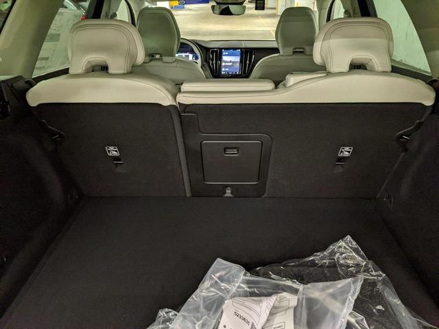 Photo of 2025 Onyx Black Volvo XC60 Plug-In Hybrid