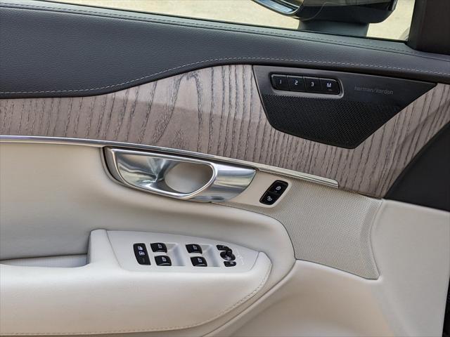 Photo of 2023 Denim Blue Metallic Volvo XC90 Recharge Plug-In Hybrid