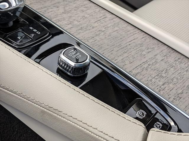 Photo of 2023 Denim Blue Metallic Volvo XC90 Recharge Plug-In Hybrid