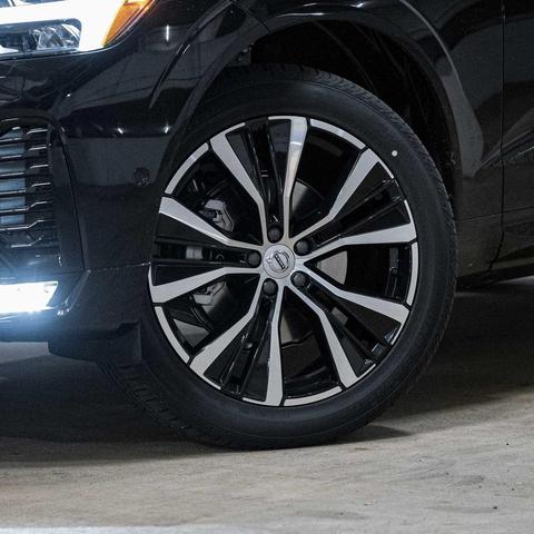 Photo of 2025 Onyx Black Volvo XC60