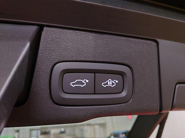 Photo of 2025 Onyx Black Volvo XC60