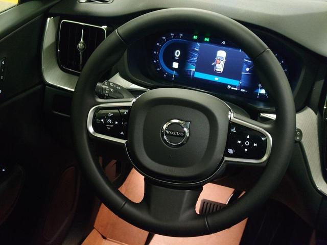Photo of 2025 Onyx Black Volvo XC60