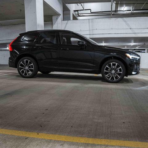 Photo of 2025 Onyx Black Volvo XC60