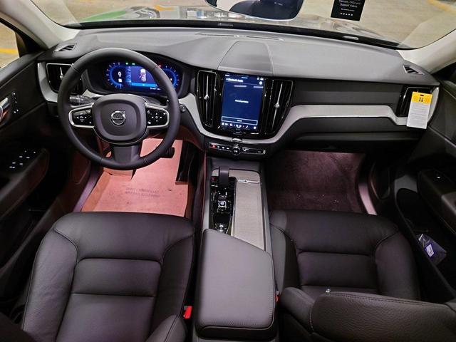 Photo of 2025 Onyx Black Volvo XC60