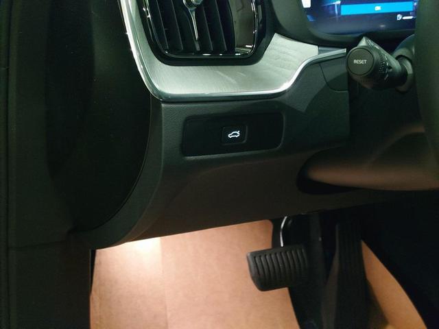Photo of 2025 Onyx Black Volvo XC60