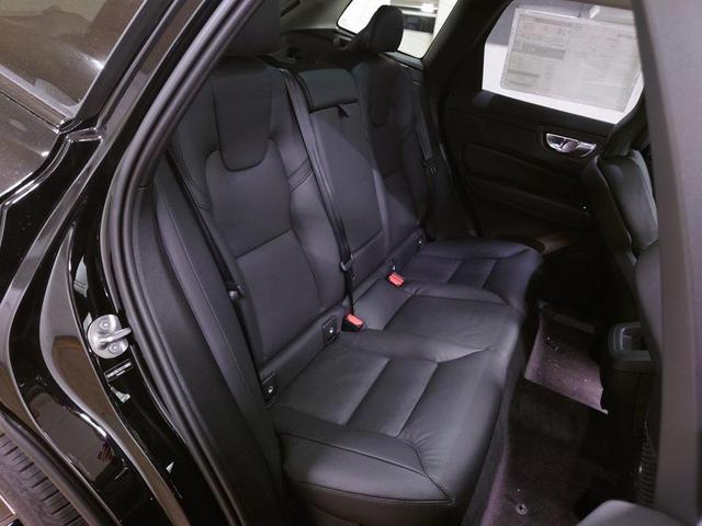 Photo of 2025 Onyx Black Volvo XC60