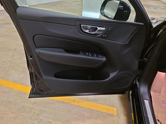 Photo of 2025 Onyx Black Volvo XC60