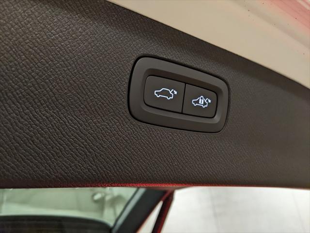 Photo of 2025 White Pearl Volvo XC90 Plug-In Hybrid