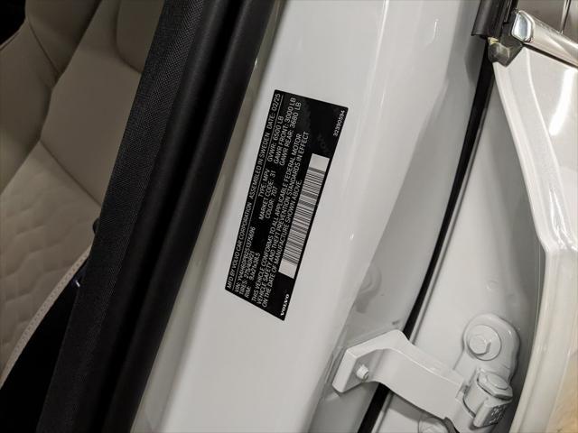 Photo of 2025 White Pearl Volvo XC90 Plug-In Hybrid