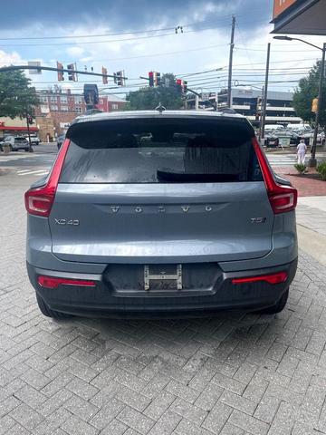 Photo of 2021 Thunder Gray Metallic Volvo XC40
