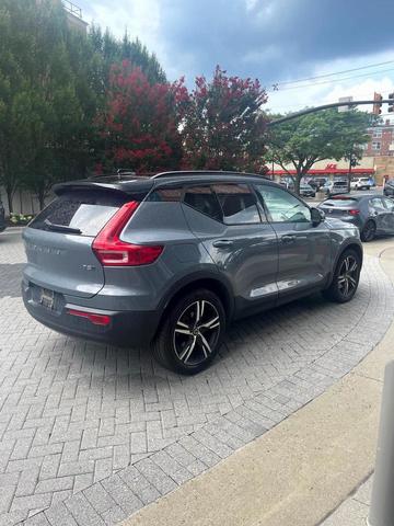 Photo of 2021 Thunder Gray Metallic Volvo XC40