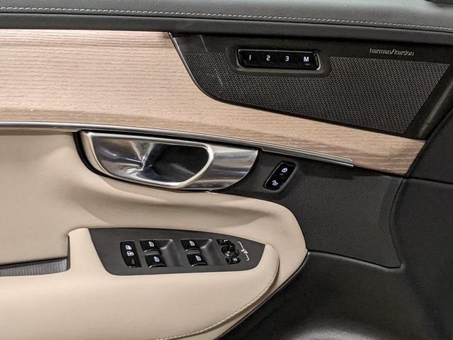 Photo of 2025 Onyx Black Volvo XC90
