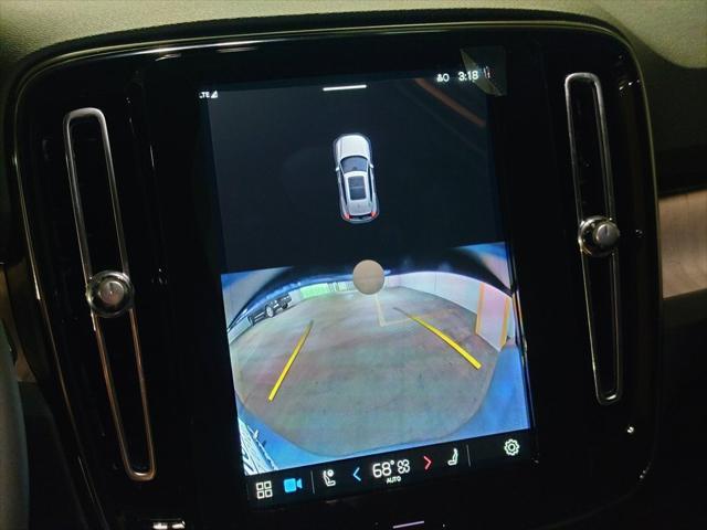 Photo of 2025 Onyx Black Volvo XC40