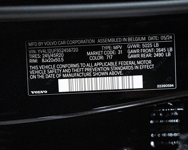 Photo of 2025 Onyx Black Volvo XC40