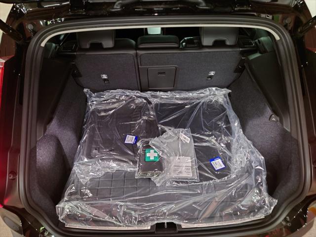 Photo of 2025 Onyx Black Volvo XC40