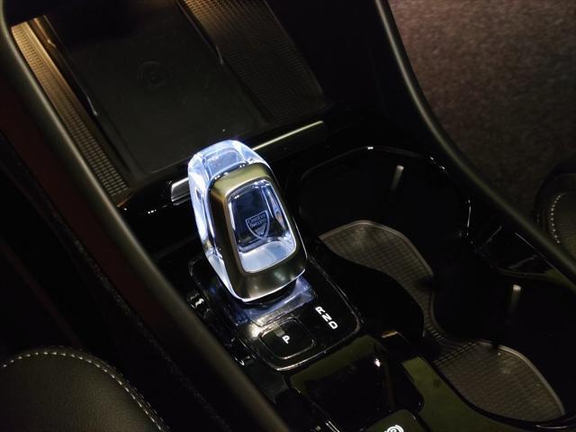 Photo of 2025 Onyx Black Volvo XC40