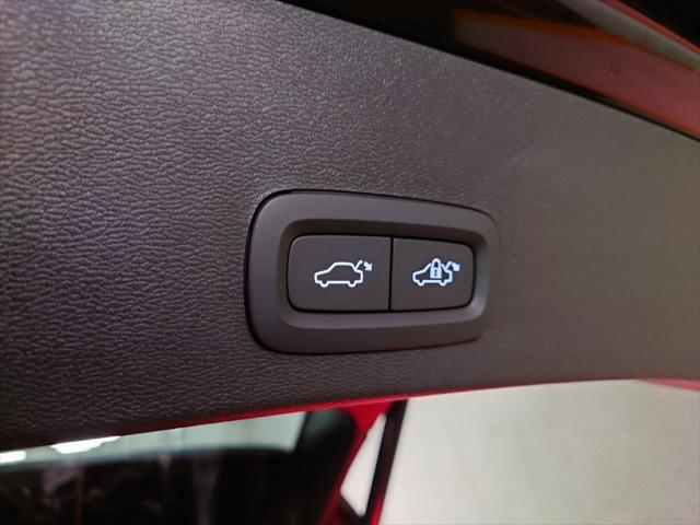 Photo of 2025 Onyx Black Volvo XC40