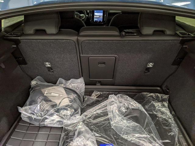 Photo of 2024 Blue Volvo C40 Recharge Pure Electric