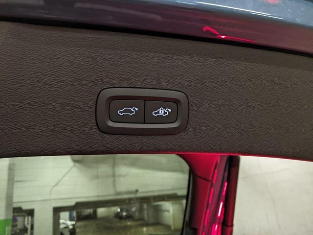 Photo of 2024 Blue Volvo C40 Recharge Pure Electric