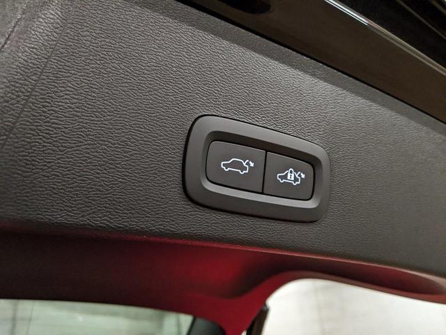 Photo of 2025 Onyx Black Volvo XC40