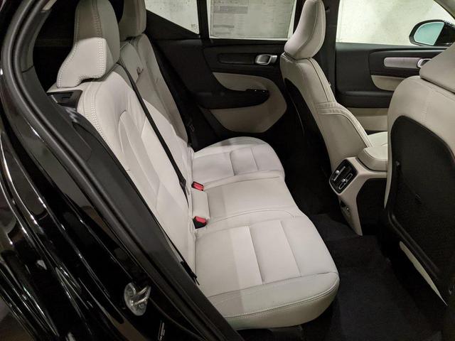 Photo of 2025 Onyx Black Volvo XC40