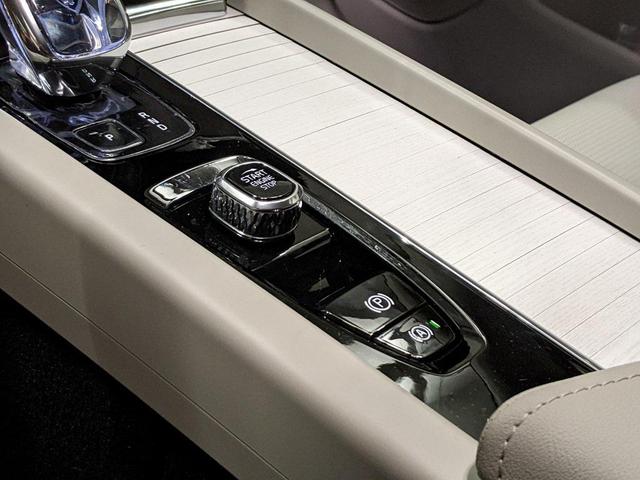 Photo of 2026 Gray Volvo XC60