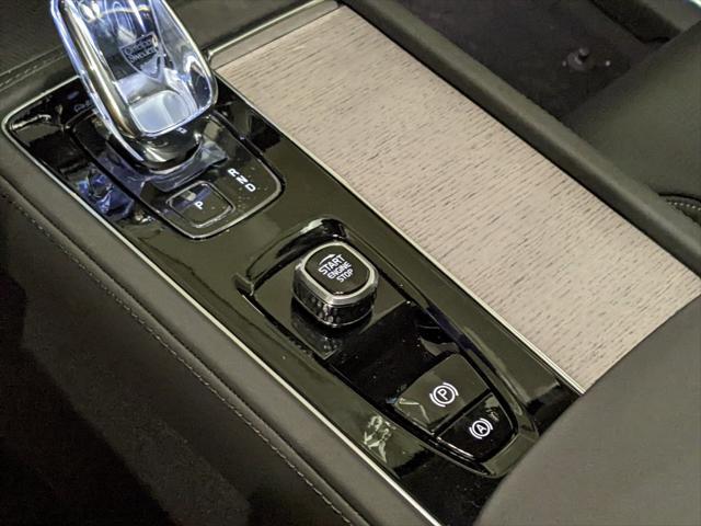 Photo of 2025 White Pearl Volvo XC90 Plug-In Hybrid