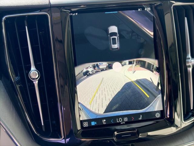 Photo of 2025 White Pearl Volvo XC60