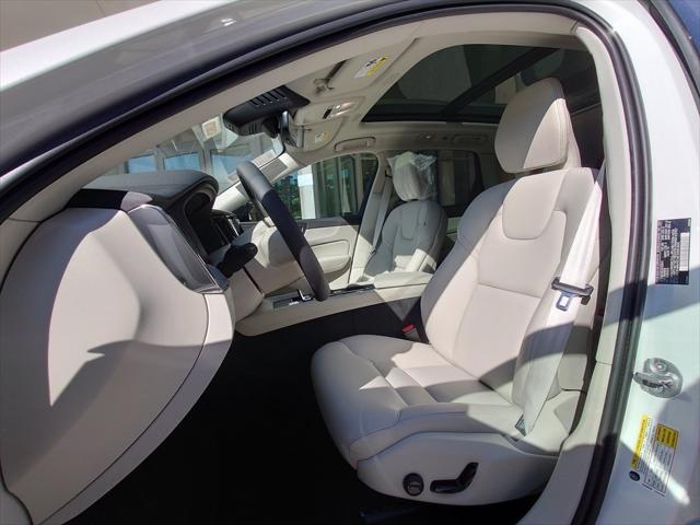 Photo of 2025 White Pearl Volvo XC60