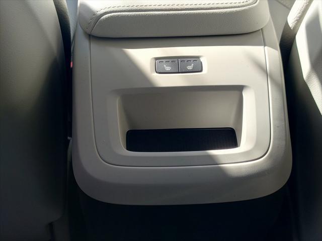 Photo of 2025 White Pearl Volvo XC60