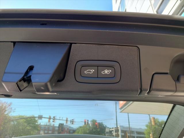Photo of 2025 White Pearl Volvo XC60