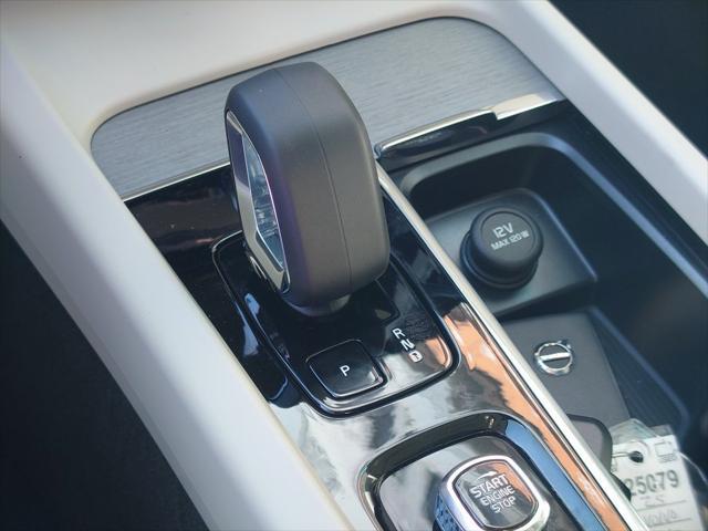 Photo of 2025 White Pearl Volvo XC60