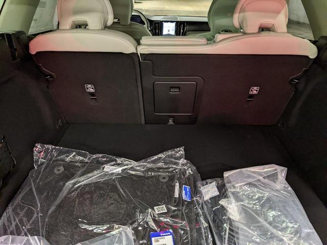 Photo of 2025 Blue Volvo XC60 Plug-In Hybrid
