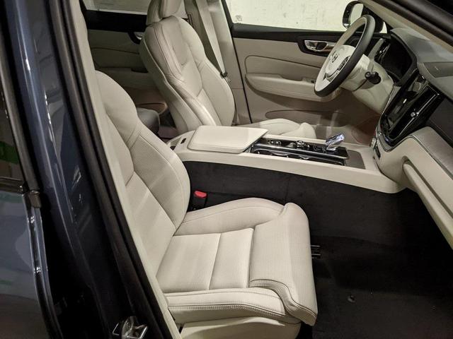 Photo of 2025 Blue Volvo XC60 Plug-In Hybrid