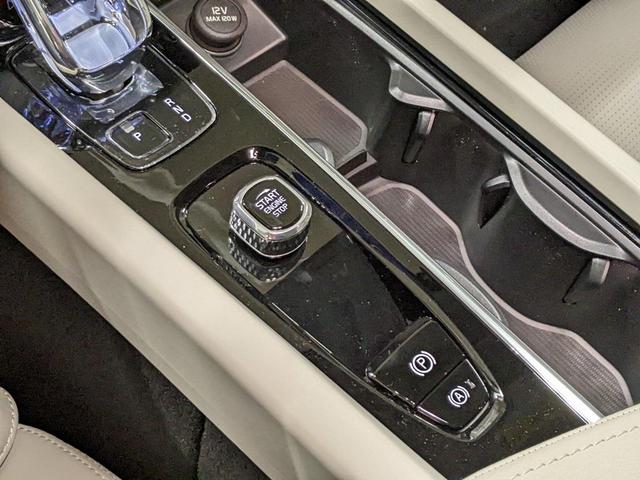 Photo of 2025 Blue Volvo XC60 Plug-In Hybrid