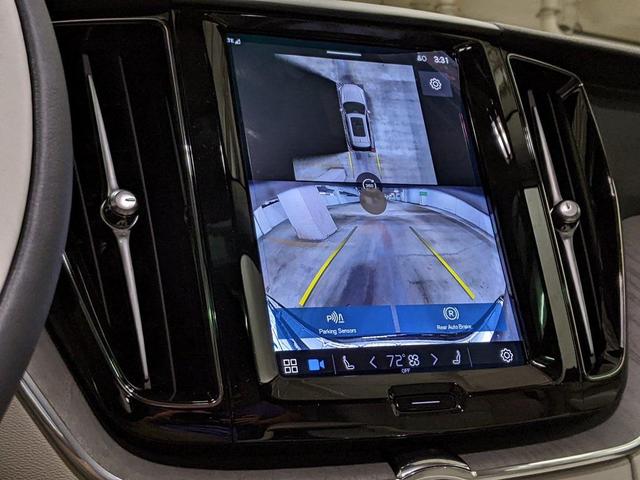 Photo of 2025 Onyx Black Volvo XC60 Plug-In Hybrid