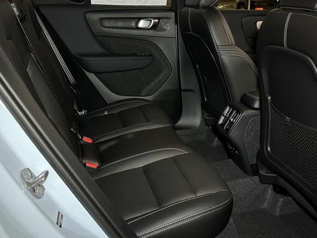 Photo of 2025 Cloud Volvo XC40