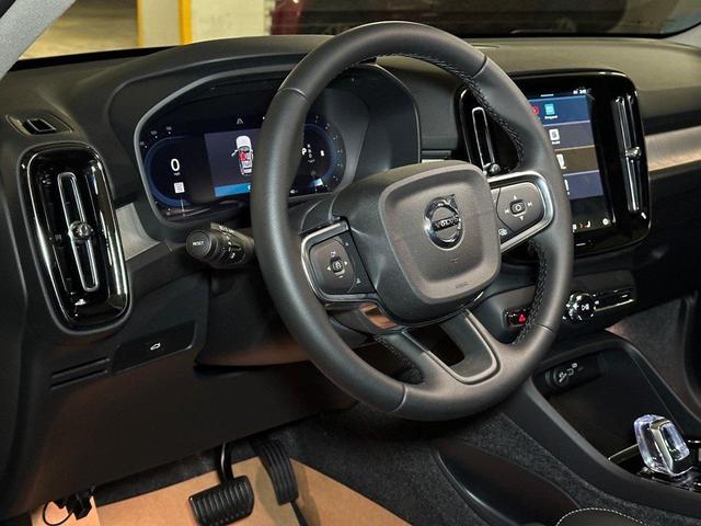 Photo of 2025 Cloud Volvo XC40